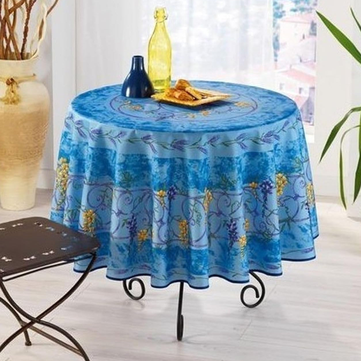 Tovaglia antimacchia rotonda azzurro con motivo floreale decorativo