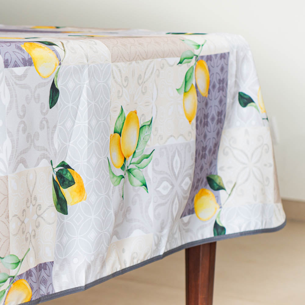 Tovaglia antimacchia rettangolare giallo limone e beige con motivo limoni e decorazione provenzale