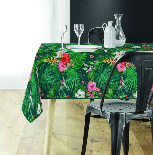 Tovaglia antimacchia verde con fantasia botanica tropicale su tavolo da pranzo