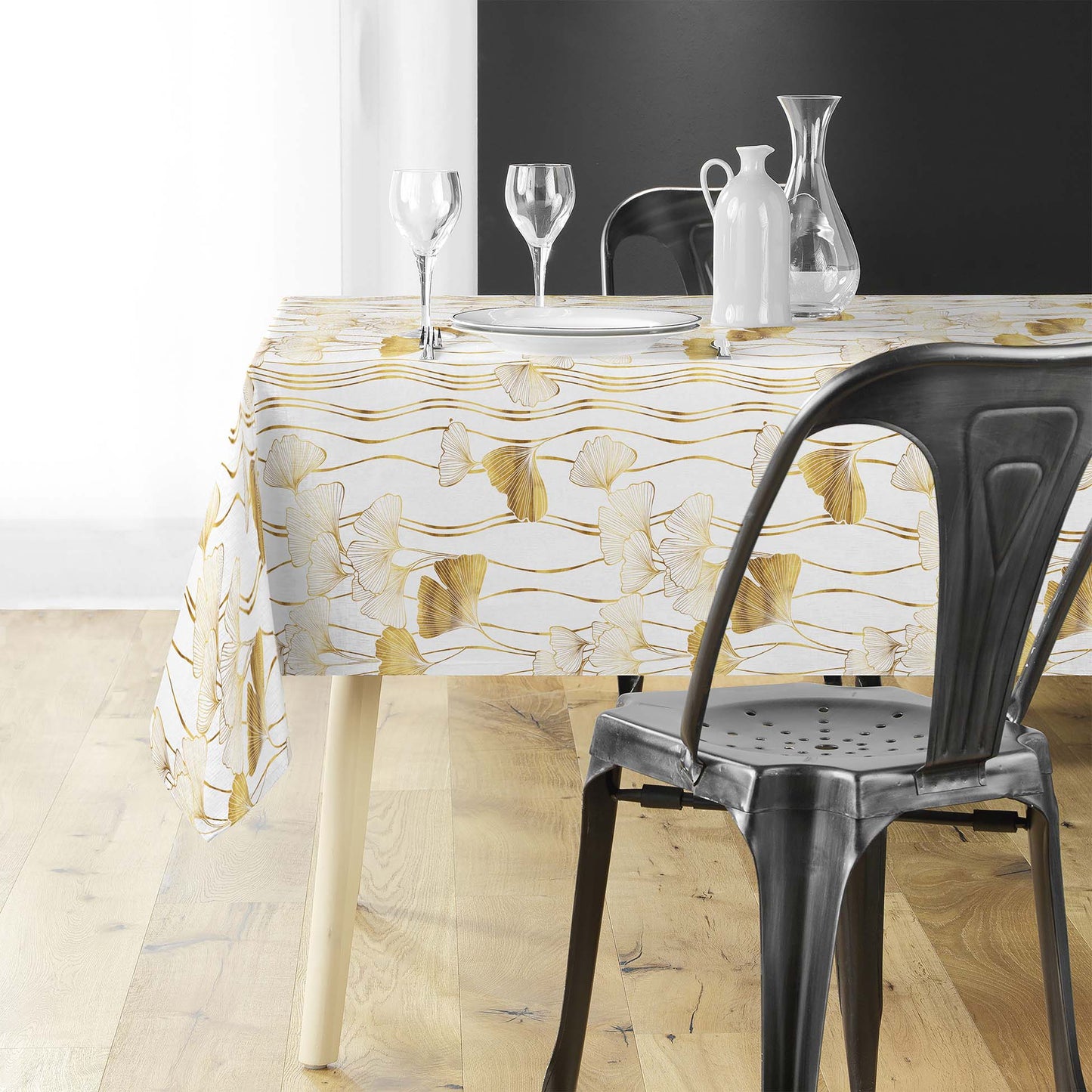 Tovaglia antimacchia rettangolare bianco e oro con foglie ginkgo dorate in lurex