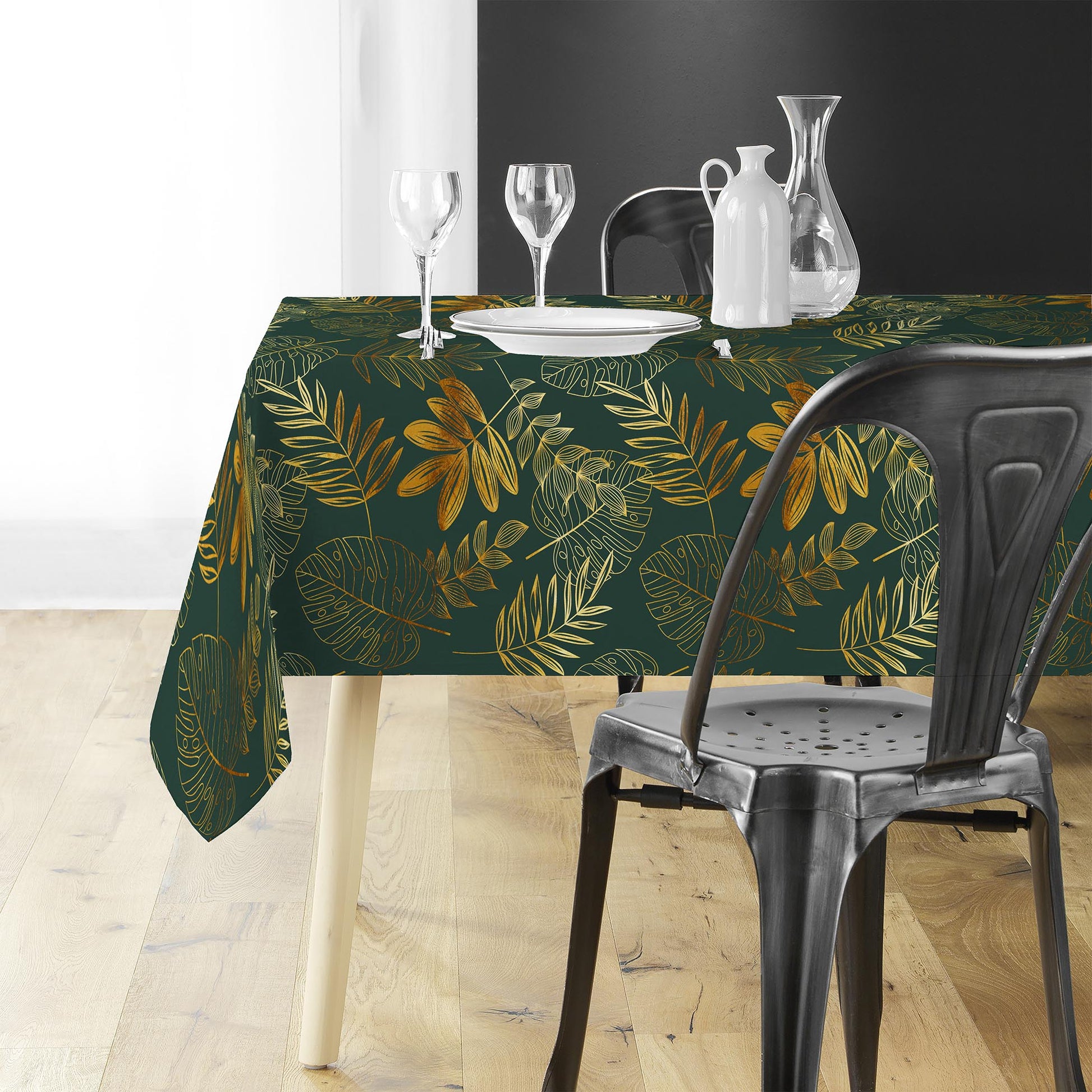 Tovaglia antimacchia rettangolare verde e oro con decoro botanico dorato in lurex
